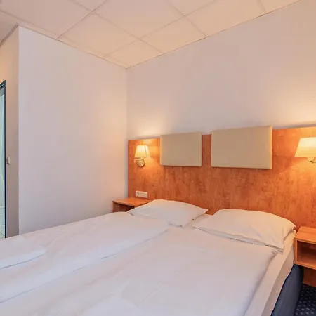 Euro-hotel מלון